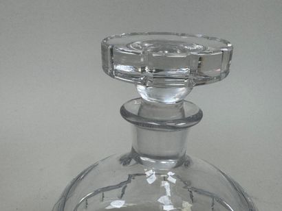 BACCARAT, dans le goût de.
Carafon en cristal...