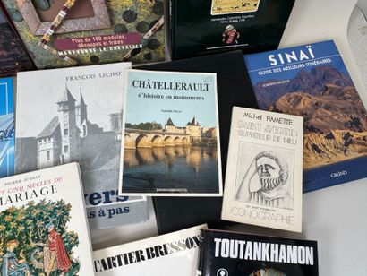 Collection de 17 ouvrages d'Art comprenant...