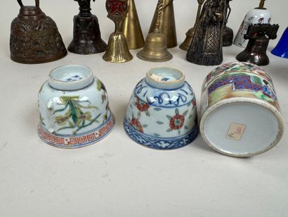 Collection de 12 cloches principalement en...