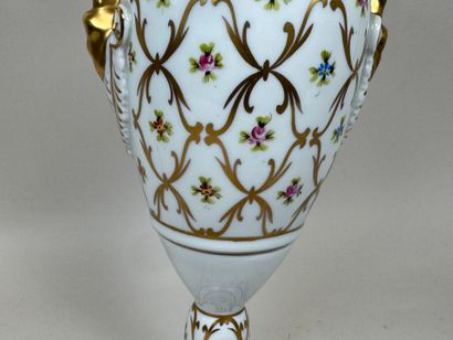 Porcelaine de COULEUVRE.
Grand vase en porcelaine...