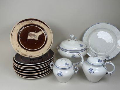 Lot comprenant :
- Série de 10 assiettes...