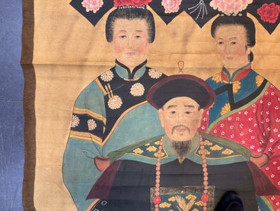 Trois dignitaires.
220 x 102 cm.
(taches,...