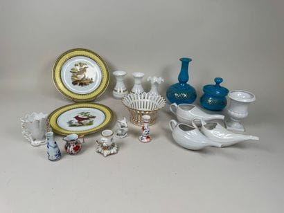 Lot comprenant :
- Ancienne Manufacture Royale...