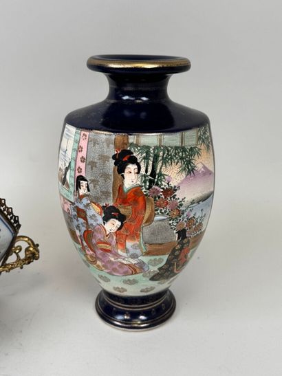 ASIE, XXe.
Coupe octogonale en porcelaine...