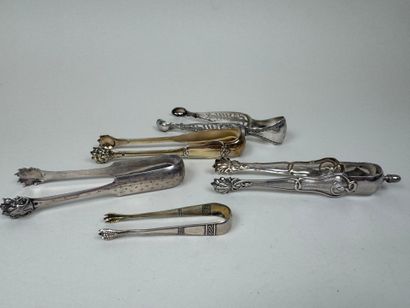 Five sugar tongs in 950/1000 and 800/1000...