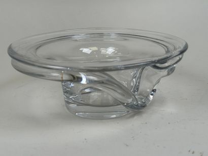 DAUM France.
Coupe en cristal moulé et pressé.
Signée...