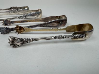 Five sugar tongs in 950/1000 silver, various...