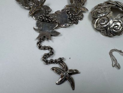 PACHE à Paris.
Collier et bracelet en métal...