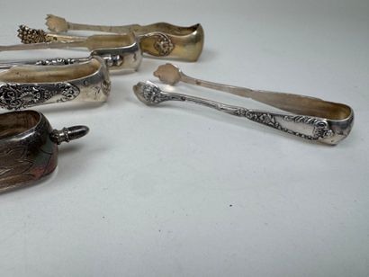Five sugar tongs in 950/1000 silver, various...