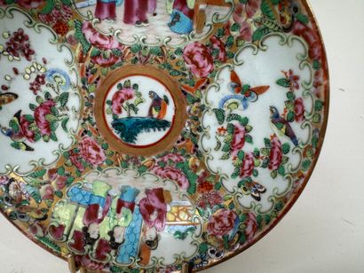 CHINE, XXe.
Coupelles et petit bol en porcelaine...