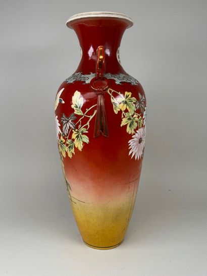 ASIE, XXe.
Important vase en céramique polychrome...