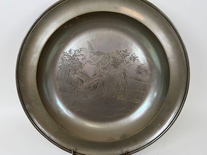 Paire de plats creux et circulaires en métal...