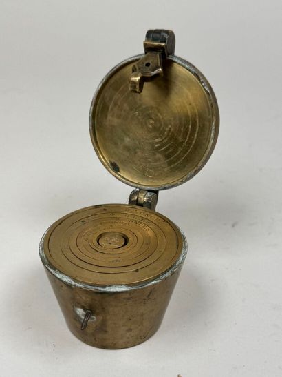 Boîte de poids en bronze à segments.
5 x...
