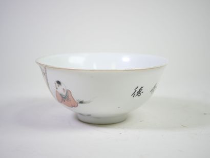 CHINE, vers 1900.
Bol en porcelaine blanche...