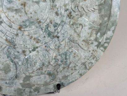 ASIE, XXe.
Plaque circulaire en pierre dure...