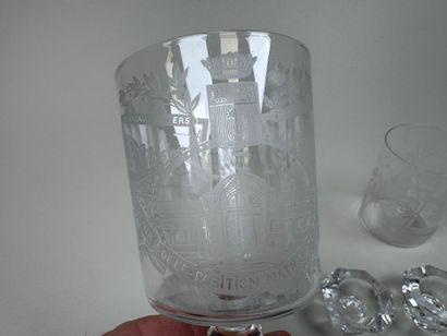 Lot en cristal et verre comprenant :
- 