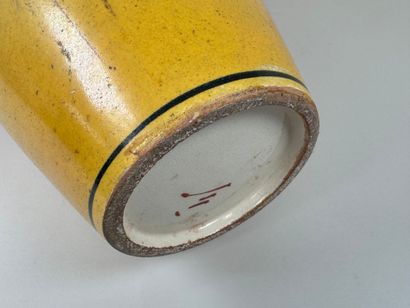 ASIE, XXe.
Important vase en céramique polychrome...