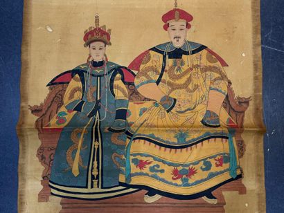 Trois dignitaires.
220 x 102 cm.
(taches,...