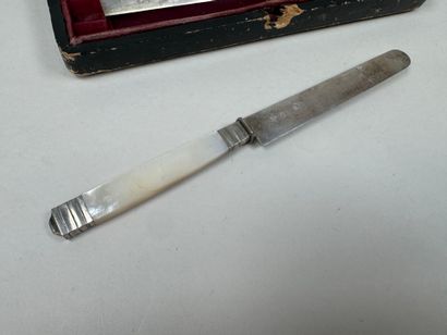 +
Set of 12 entremet knives, mother-of-pearl...