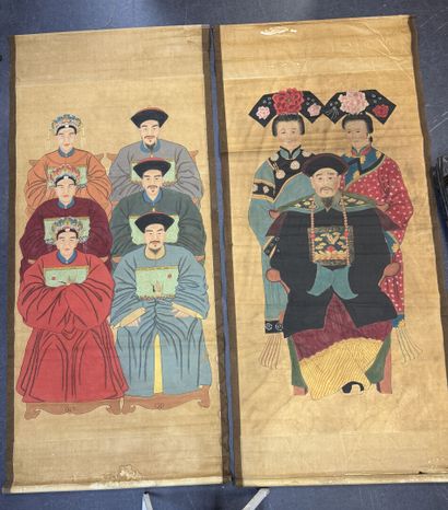 Trois dignitaires.
220 x 102 cm.
(taches,...