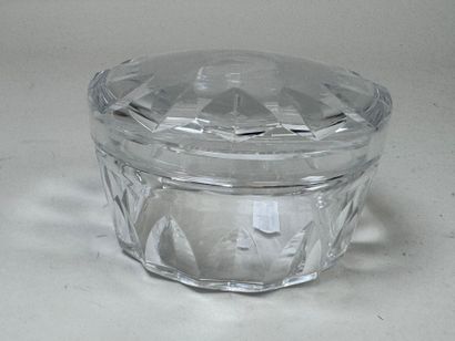 BACCARAT.
Bonbonnière ou sucrier couvert...