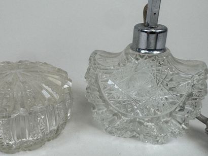 Cristal de BOHEME.
Nécessaire pour toilette...