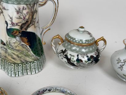 ASIE, XXe.
Partie de service à thé en porcelaine...