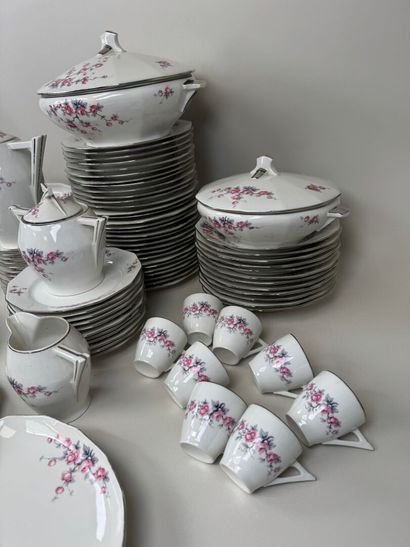 Partie de service de table en porcelaine...