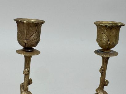 CH. LEBLANC.
Paire de bougeoirs en bronze...