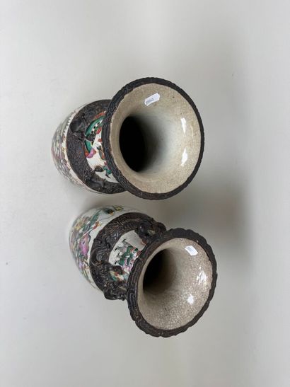 CHINE, NANKIN.
Paire de vases en porcelaine...