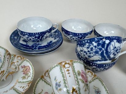 GOA.
Partie de service à café et thé en porcelaine...