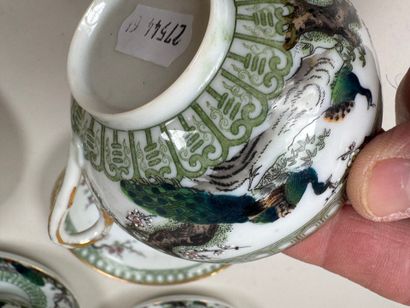 ASIE, XXe.
Partie de service à thé en porcelaine...