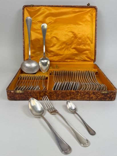 Ménagère en métal argenté, modèle à filet...