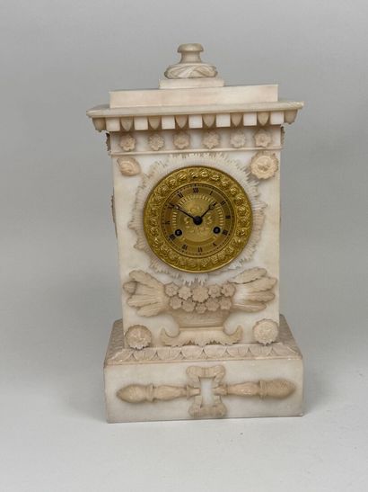 Pendule borne en albâtre sculpté et bronze...