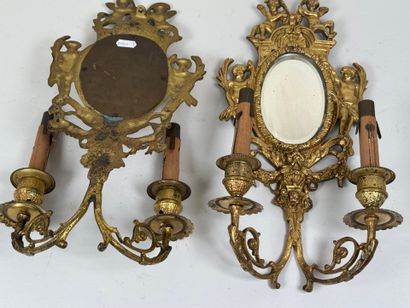 Paire d'appliques en bronze ou laiton à décor...