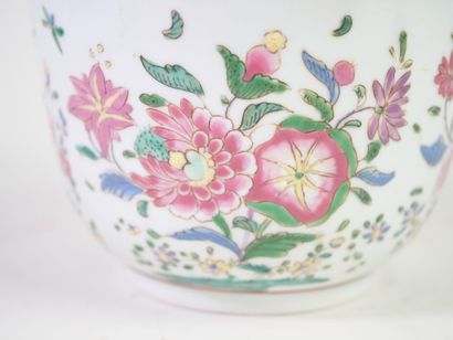 CHINE, XXe. 
Pot couvert en porcelaine polychrome...