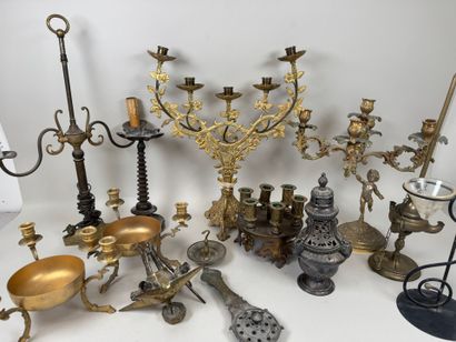 Ensemble de pièces en bronze, laiton et métal...