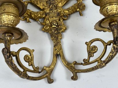 Paire d'appliques en bronze ou laiton à décor...