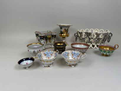Petit lot en faïence et porcelaine polychrome...