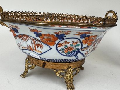 ASIE, XXe.
Coupe octogonale en porcelaine...