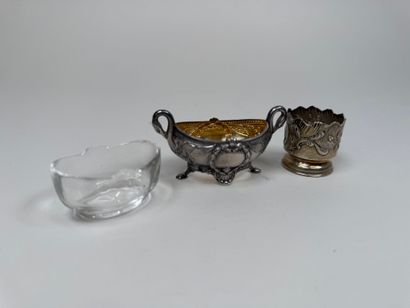 Lot in silver 950/1000 including :
- a saleron,...