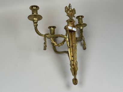Applique en bronze doré à décor feuillagé...