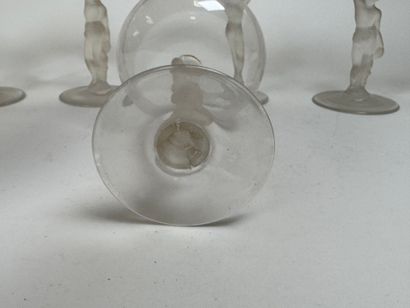Série de 9 coupes à champagne en cristal,...