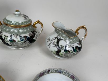 ASIE, XXe.
Partie de service à thé en porcelaine...