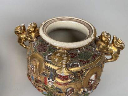 JAPON, SATSUMA , XXe. 
Paire de vases balustres...