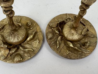CH. LEBLANC.
Paire de bougeoirs en bronze...