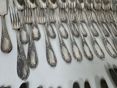 Importante partie de ménagère en métal argenté...