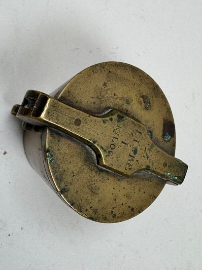 Boîte de poids en bronze à segments.
5 x...