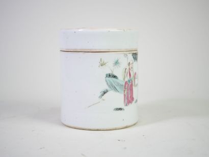CHINE, XIXe.
Pot couvert en porcelaine polychrome...