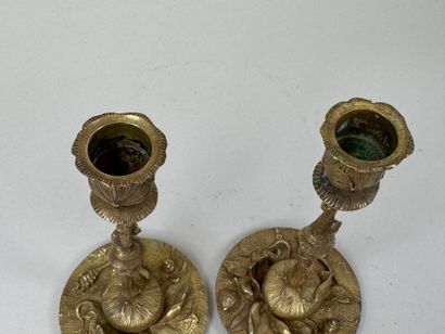 CH. LEBLANC.
Paire de bougeoirs en bronze...
